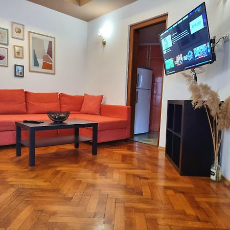 Peaceful Getaway - Generous 3-Bedroom Sanctuary - Close To Historic Old Town Βουκουρέστι Εξωτερικό φωτογραφία
