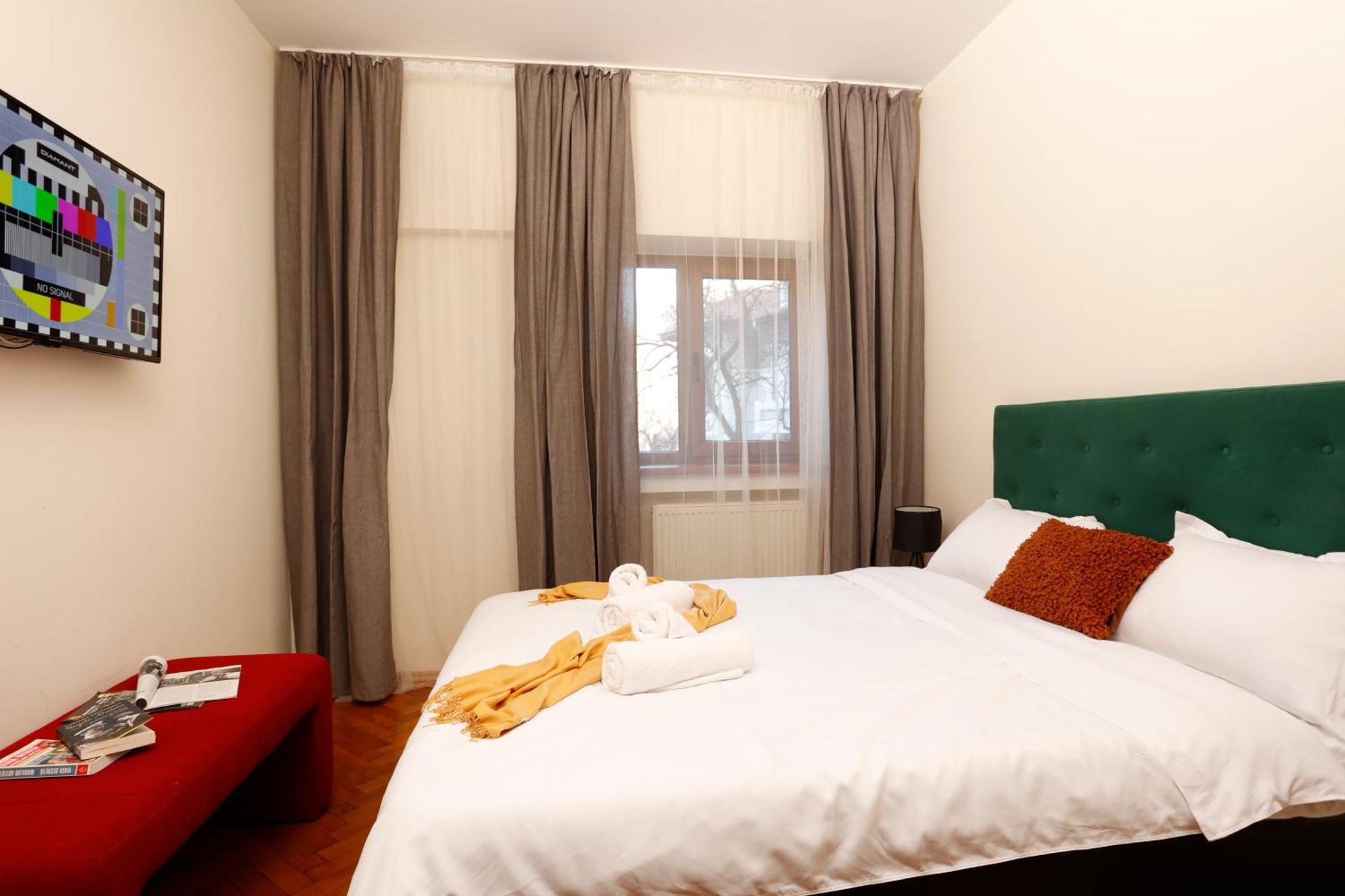 Peaceful Getaway - Generous 3-Bedroom Sanctuary - Close To Historic Old Town Βουκουρέστι Εξωτερικό φωτογραφία