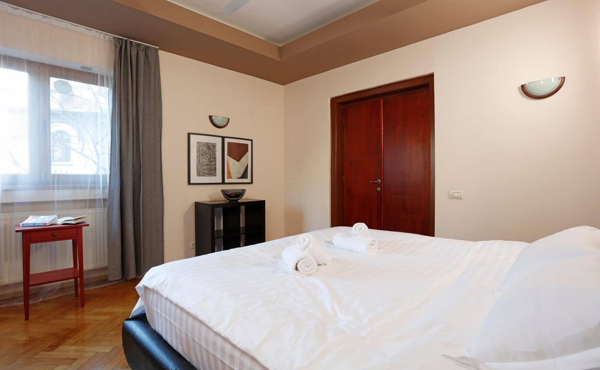 Peaceful Getaway - Generous 3-Bedroom Sanctuary - Close To Historic Old Town Βουκουρέστι Εξωτερικό φωτογραφία