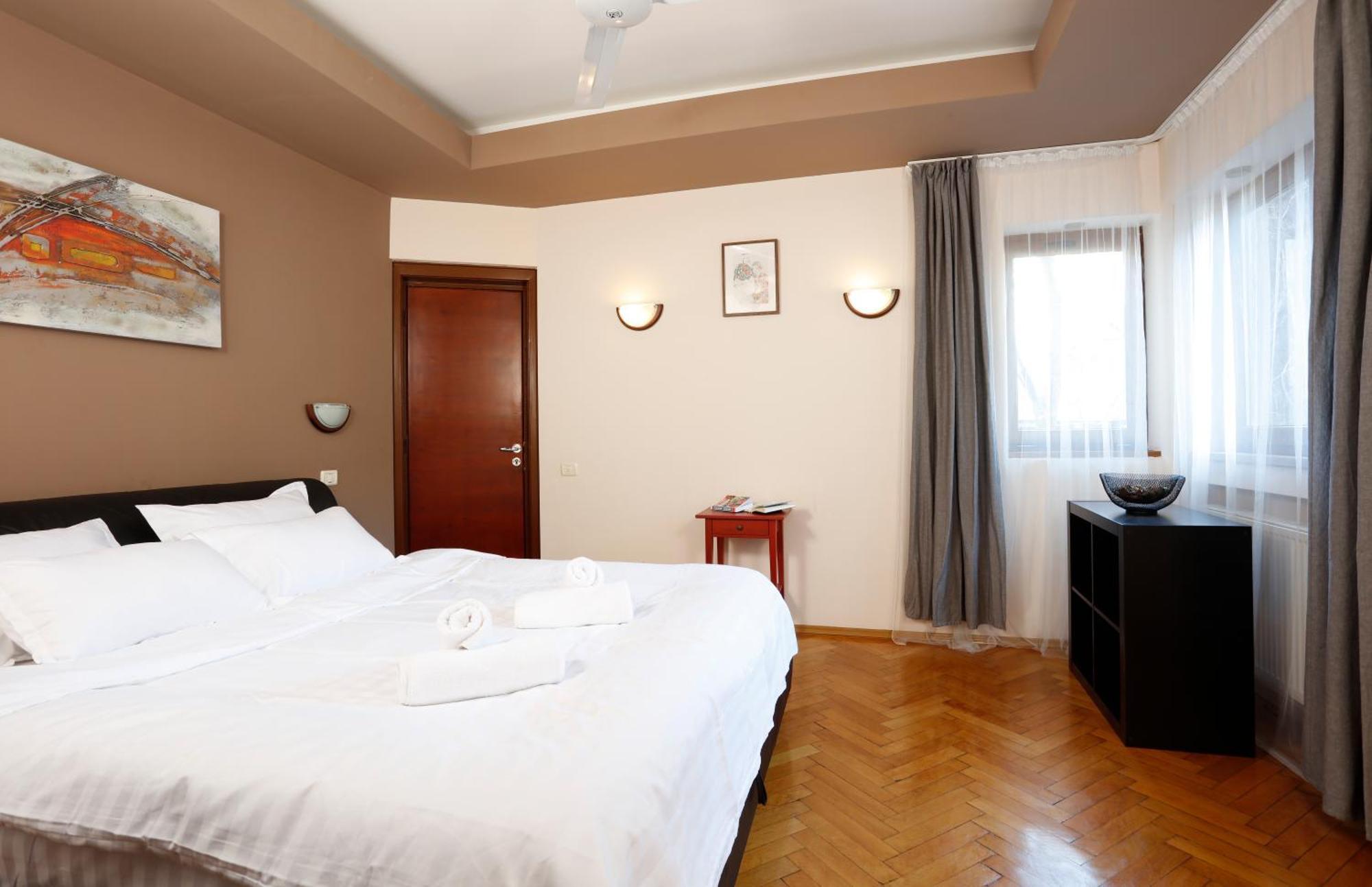 Peaceful Getaway - Generous 3-Bedroom Sanctuary - Close To Historic Old Town Βουκουρέστι Εξωτερικό φωτογραφία