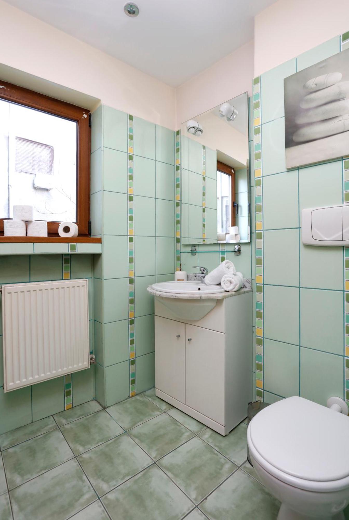 Peaceful Getaway - Generous 3-Bedroom Sanctuary - Close To Historic Old Town Βουκουρέστι Εξωτερικό φωτογραφία