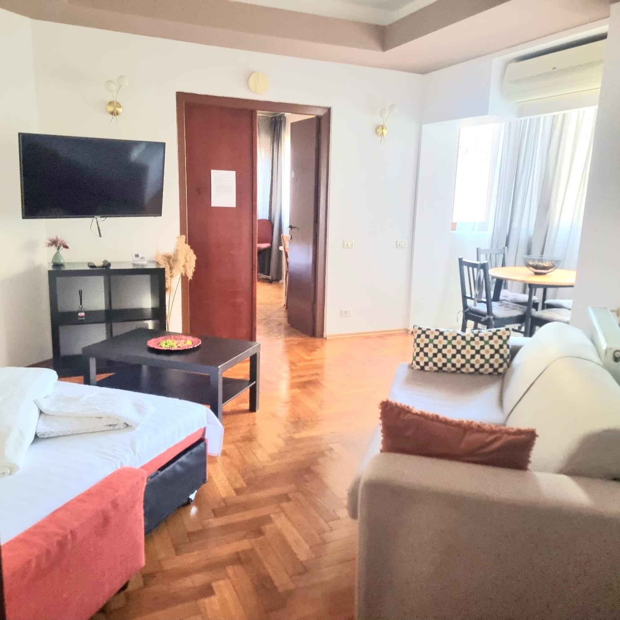 Peaceful Getaway - Generous 3-Bedroom Sanctuary - Close To Historic Old Town Βουκουρέστι Εξωτερικό φωτογραφία