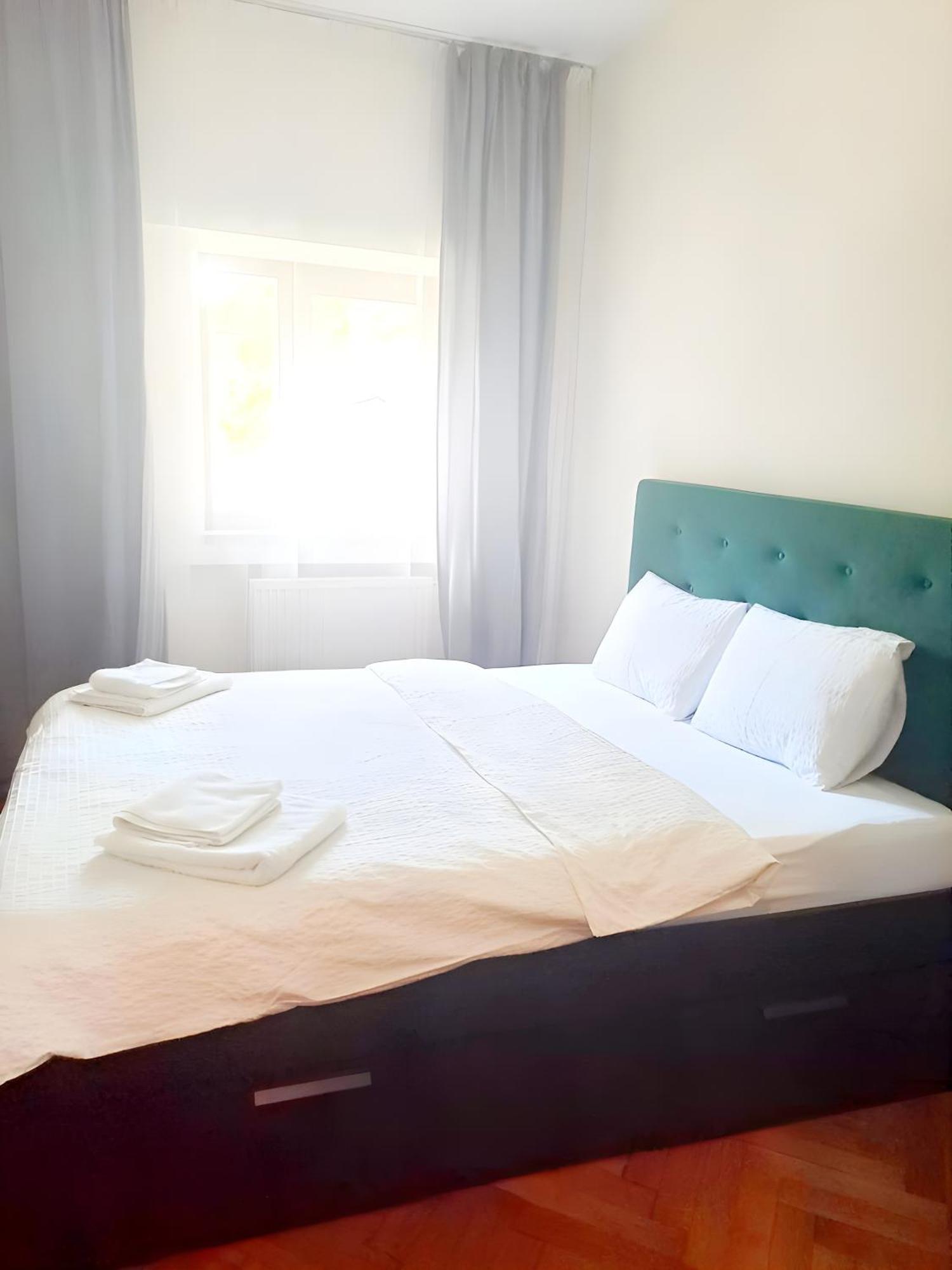 Peaceful Getaway - Generous 3-Bedroom Sanctuary - Close To Historic Old Town Βουκουρέστι Εξωτερικό φωτογραφία